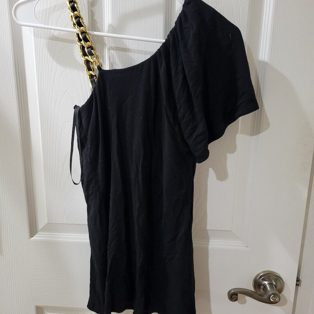 One shoulder top